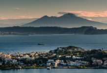 naples-hit-by-strong-tremor
