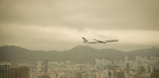terrifying-mid-air-drop-injures-10:-people-‘hit-the-roof’