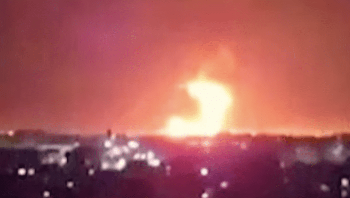 us-launches-new-strikes-in-southern-iran-as-qatar-talks-continue 
