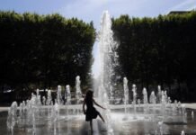France Reports Heatwave Fatalities as Britain Breaks May Temperature Record france-reports-heatwave-fatalities-as-britain-breaks-may-temperature-record