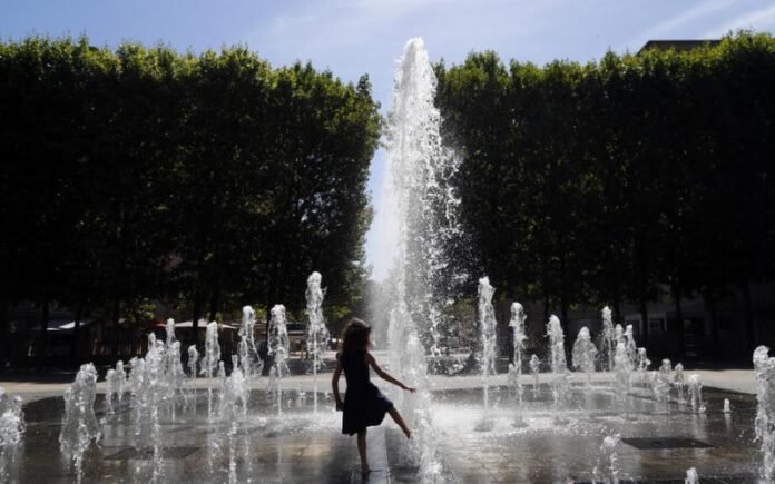 france-reports-heatwave-fatalities-as-britain-breaks-may-temperature-record