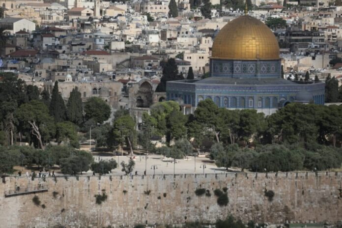israeli-occupiers-storm-al-aqsa-mosque-amid-palestinian-warning-of-‘judaisation’