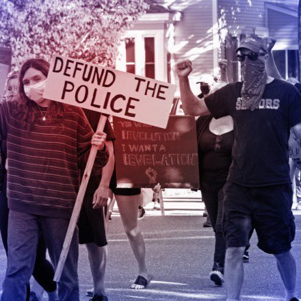 philly-cops-admit-that-they’re-tracking-“first-amendment-activity”-critical-of-ai