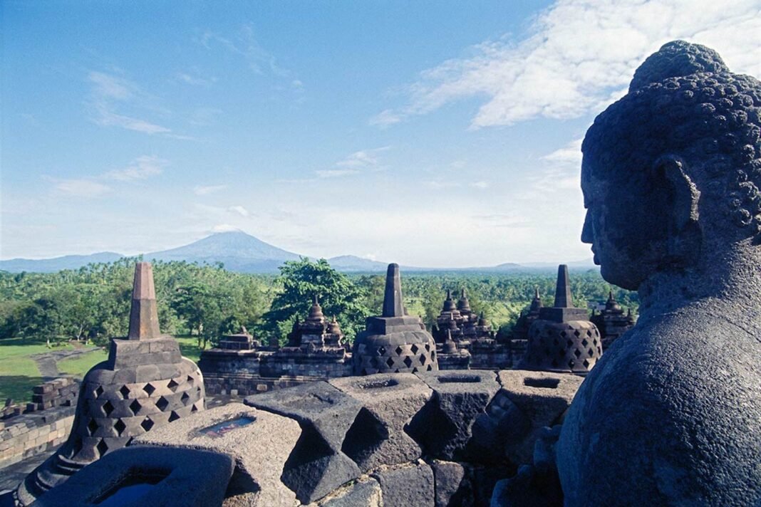 the-nightmare-of-indonesia’s-’10-new-balis’-tourism-dream the-nightmare-of-indonesia’s-’10-new-balis’-tourism-dream