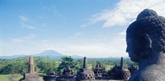 the-nightmare-of-indonesia’s-’10-new-balis’-tourism-dream