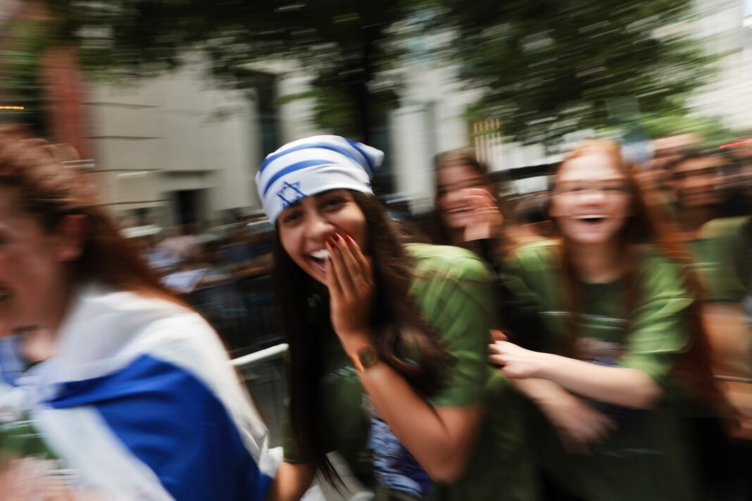 new-york-jews-wake-up-at-the-israel-day-parade