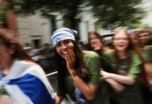 new-york-jews-wake-up-at-the-israel-day-parade