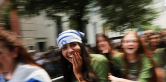 new-york-jews-wake-up-at-the-israel-day-parade