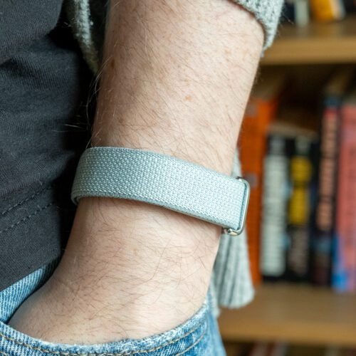 the-fitbit-air-is-a-good-wearable-weighed-down-by-a-chatty-ai-“coach” the-fitbit-air-is-a-good-wearable-weighed-down-by-a-chatty-ai-“coach”