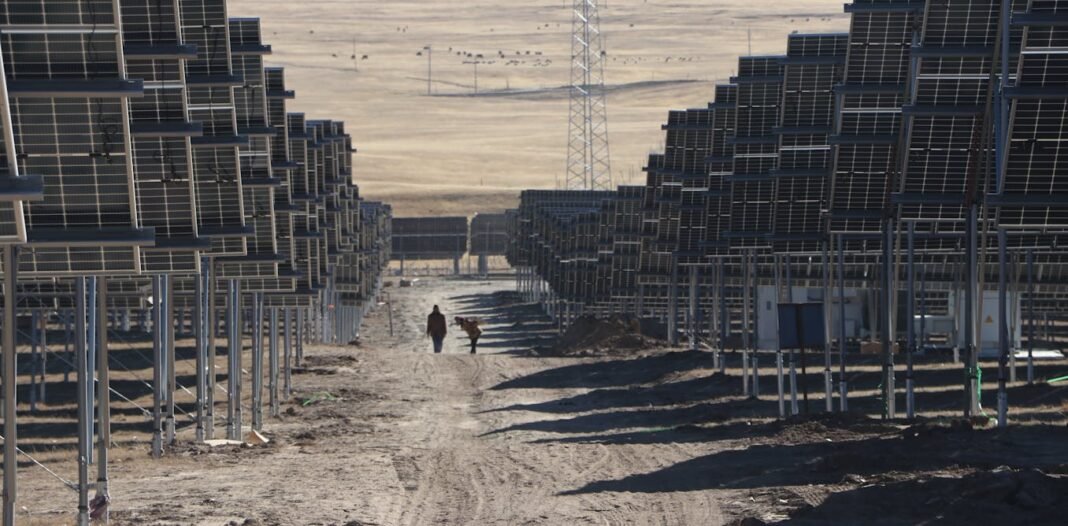 how-the-development-of-solar-and-wind-farms-on-the-tibetan-plateau-is-affecting-local-communities