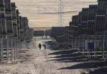 how-the-development-of-solar-and-wind-farms-on-the-tibetan-plateau-is-affecting-local-communities