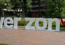 Verizon sent man a refurbished phone with MDM, then deleted his data remotely verizon-sent-man-a-refurbished-phone-with-mdm,-then-deleted-his-data-remotely