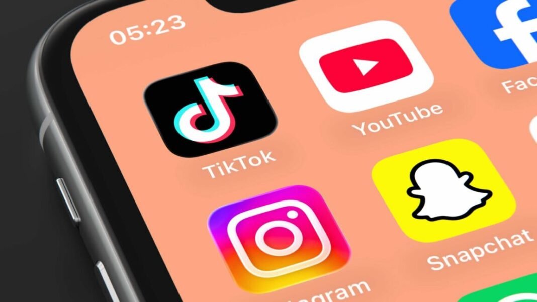 uk-to-ban-social-media-for-kids-under-16,-may-impose-overnight-curfews uk-to-ban-social-media-for-kids-under-16,-may-impose-overnight-curfews