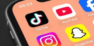 uk-to-ban-social-media-for-kids-under-16,-may-impose-overnight-curfews