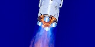 a-chinese-rocket-breaks-apart-dangerously-close-to-the-starlink-constellation