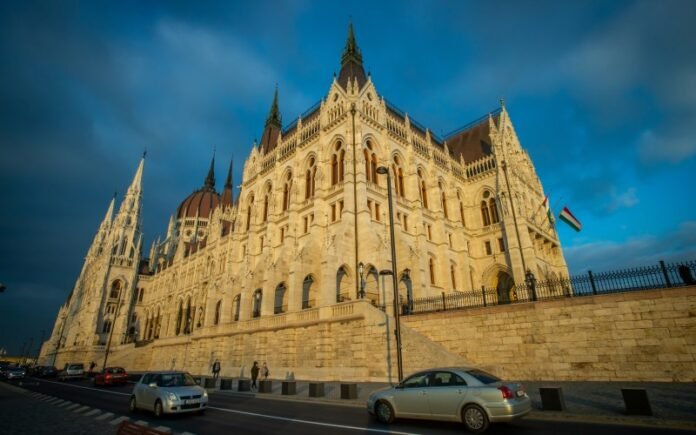 hungary-amends-constitution-to-impose-eight-year-limit-on-prime-ministers
