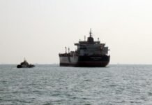 strait-of-hormuz-transit-will-take-‘weeks’-to-resume,-largest-tanker-operator-tells-ft
