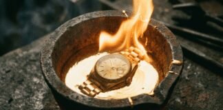 gold-fever-sends-some-vintage-luxury-watches-to-the-melting-furnace
