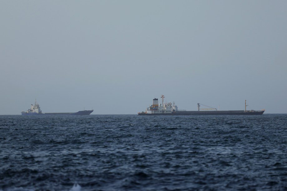under-peace-deal,-us-forces-lift-blockade-on-all-maritime-traffic-entering-and-exiting-iranian-ports under-peace-deal,-us-forces-lift-blockade-on-all-maritime-traffic-entering-and-exiting-iranian-ports