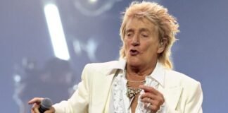 rock-legend-suffers-frightening-health-scare-during-concert-(video)