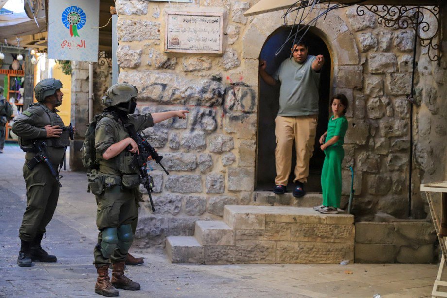 israeli-army-kills-2-palestinians-in-southern-occupied-west-bank israeli-army-kills-2-palestinians-in-southern-occupied-west-bank