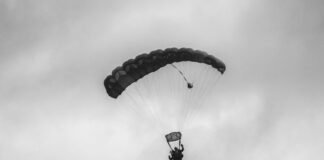 young-skydiver-killed-instantly-after-plane-wing-struck-his-neck