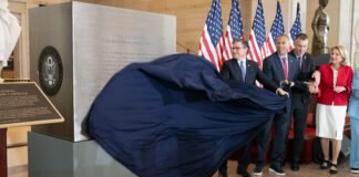 establishment-democrats-to-the-dustbin-of-history