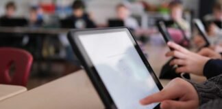 fcc-may-kill-$2b-program-that-connects-schools-and-libraries-to-internet