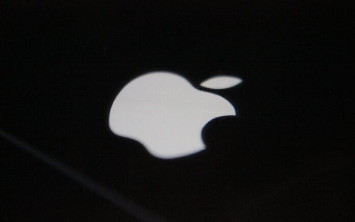 apple-raises-laptop-and-tablet-prices-amid-global-memory-chip-shortage