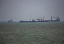 commercial-ship-traffic-through-strait-of-hormuz-rises-more-than-50%-over-past-week
