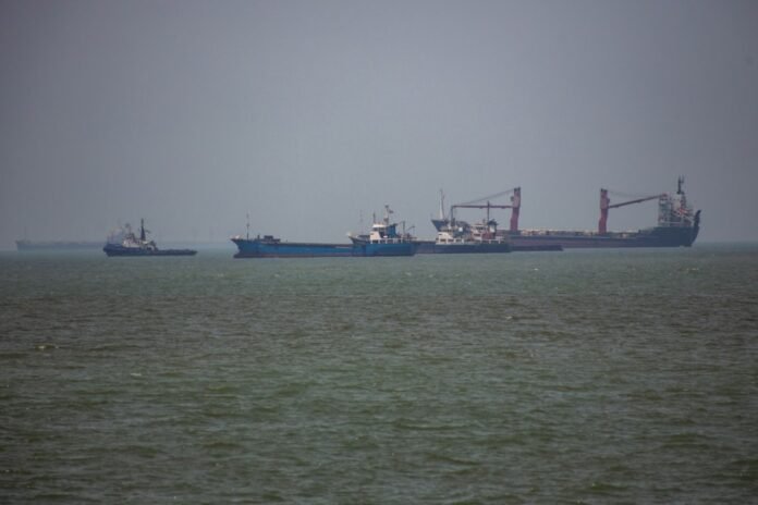 commercial-ship-traffic-through-strait-of-hormuz-rises-more-than-50%-over-past-week