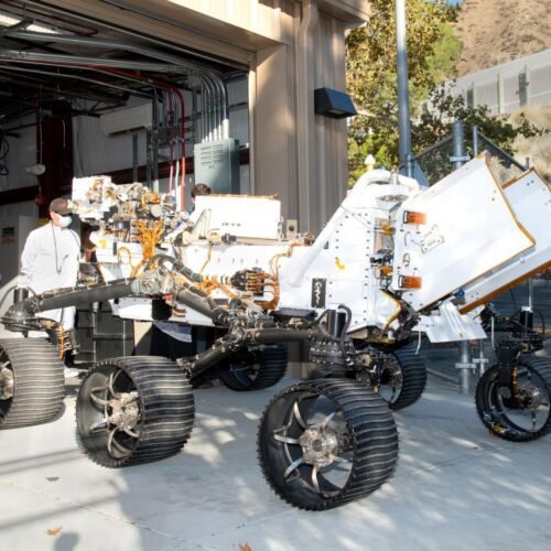 nasa-may-send-a-backup,-nuclear-powered-mars-rover-to-the-moon