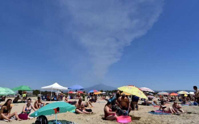 flights-resume-at-catania-as-mount-etna-activity-eases
