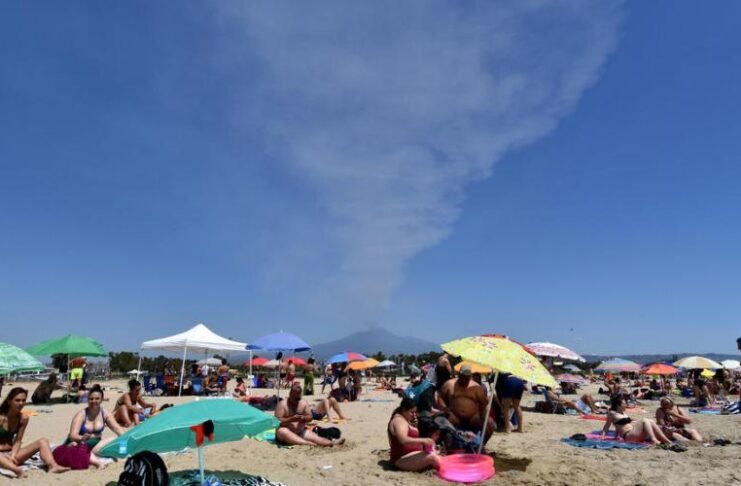 flights-resume-at-catania-as-mount-etna-activity-eases