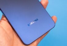 apple-and-samsung-benefit-as-memory-shortage-pushes-smartphone-shipments-to-historic-lows