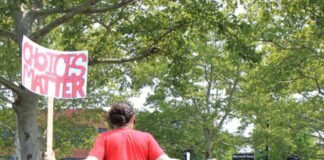 hundreds-rally-at-bethesda-hq-to-protest-xbox-layoffs,-and-ars-was-there