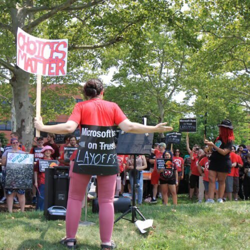 hundreds-rally-at-bethesda-hq-to-protest-xbox-layoffs,-and-ars-was-there hundreds-rally-at-bethesda-hq-to-protest-xbox-layoffs,-and-ars-was-there