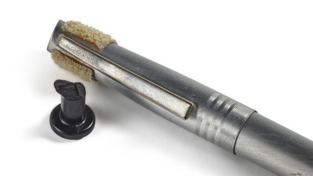 buzz-aldrin-sells-famous-felt-tip-pen-that-helped-launch-apollo-from-the-moon buzz-aldrin-sells-famous-felt-tip-pen-that-helped-launch-apollo-from-the-moon