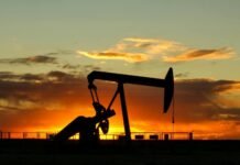 Oil prices rise 2% as hostilities worsen in the Middle East oil-prices-rise-2%-as-hostilities-worsen-in-the-middle-east
