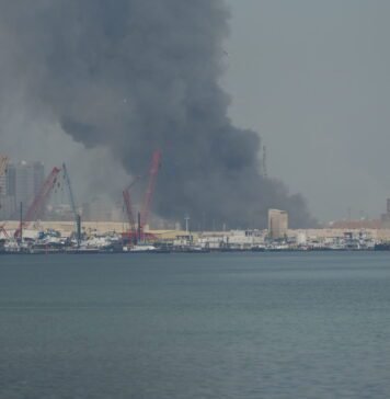 US Strikes Iran After Hormuz Shipping Attack; Explosions Heard in Bahrain’s Capital us-strikes-iran-after-hormuz-shipping-attack;-explosions-heard-in-bahrain’s-capital