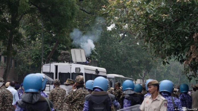 indian-police-bash-and-gas-youth-led-‘cockroach’-protesters indian-police-bash-and-gas-youth-led-‘cockroach’-protesters