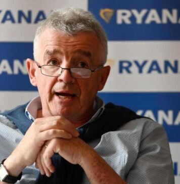 Ryanair CEO: initial probe suggests foreign object damage in smashed window incident ryanair-ceo:-initial-probe-suggests-foreign-object-damage-in-smashed-window-incident