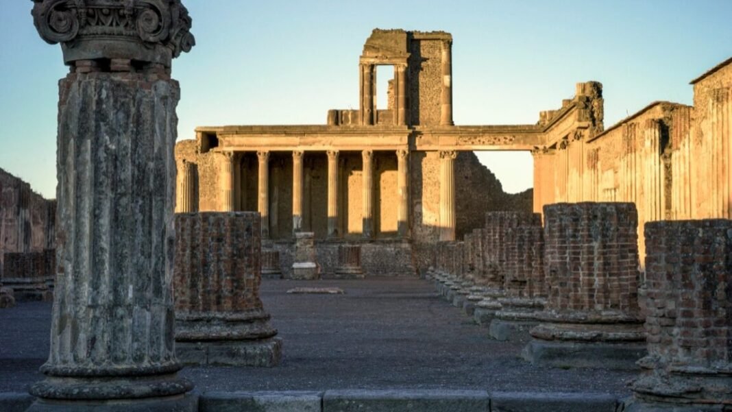 let-tom-hiddleston-be-your-guide-to-pompeii’s-final-day