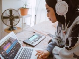 blind-spot:-the-hidden-workers-behind-indonesia’s-digital-boom