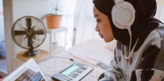 blind-spot:-the-hidden-workers-behind-indonesia’s-digital-boom