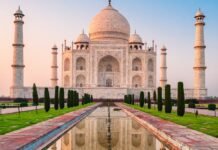 the-other-side-of-the-taj-mahal:-artisan-workers-struggle-to-survive-while-the-world-enjoys-their-craft