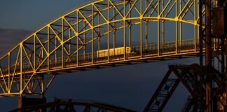as-trump’s-tariff-war-with-canada-drags-on,-this-border-community-suffers-without-a-voice