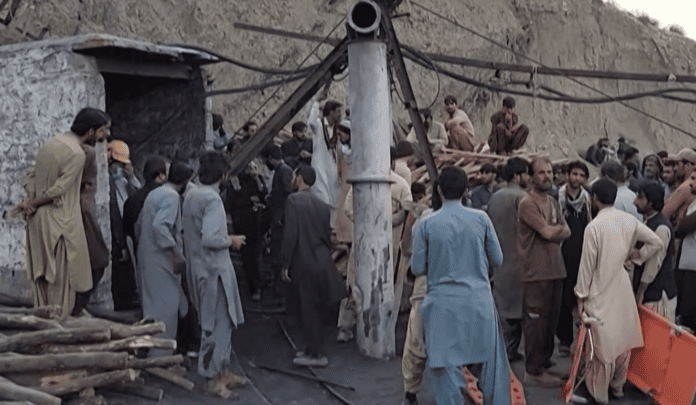 coal-mine-explosion-in-pakistan-kills-34,-rescue-efforts-continue