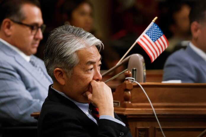 for-the-second-time,-lawmakers-failed-to-fix-california’s-warning-system-for-teacher-misconduct
