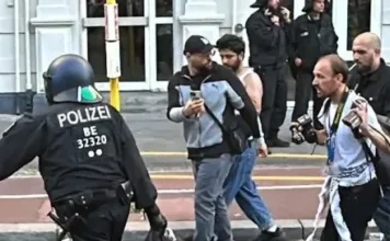 nach-abschiebung-wegen-anti-israel-parole:-bob-vylan-frontmann-wehrt-sich-erfolgreich-gegen-einreiseverbot